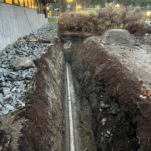 Schakt inför dränering vid husgrund i Stockholm