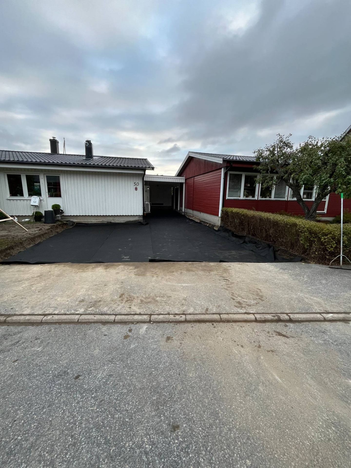 Färdig uppfart med asfalt i Stockholm